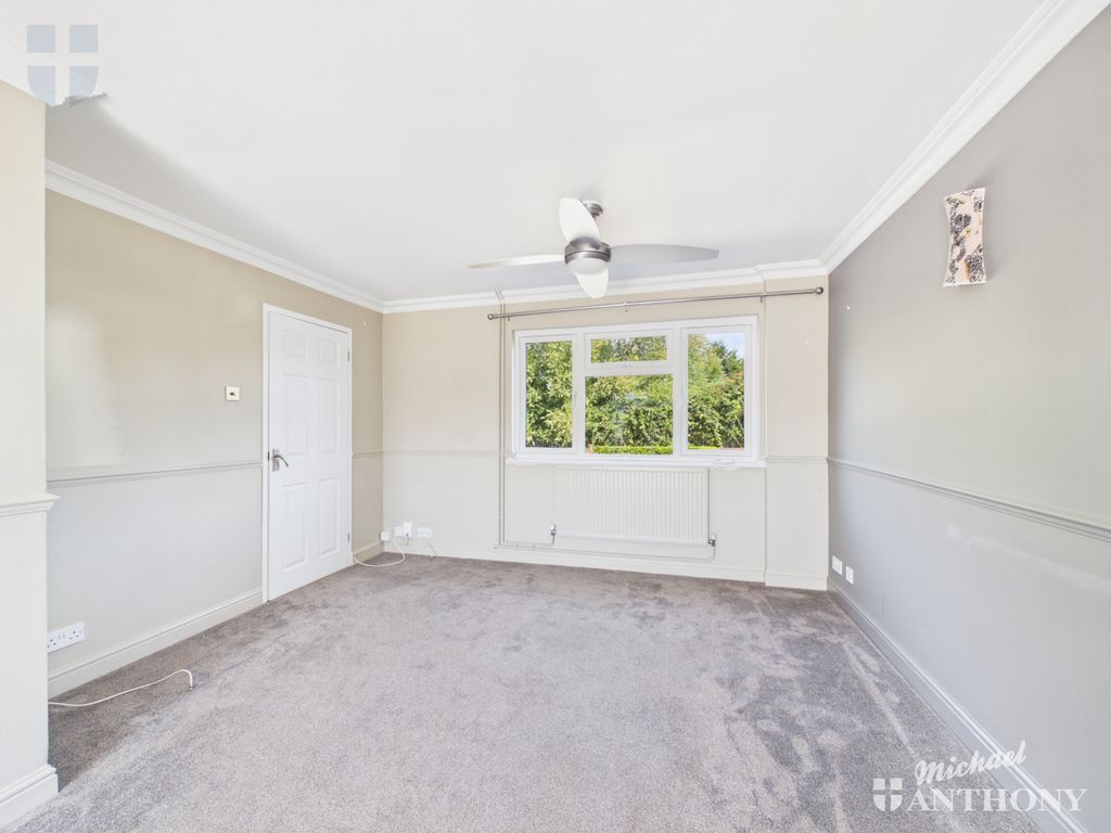 Property photo 3 of 10 Cam03218G0-Pr1131-Still002