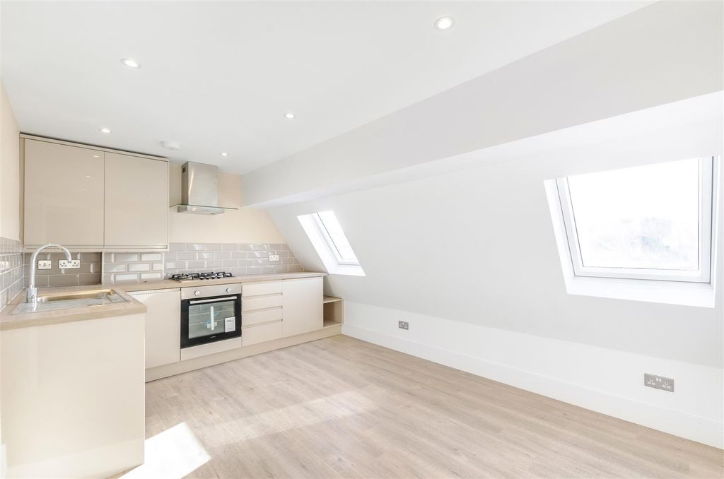 Property photo 3 of 8 Flat 7-2.Jpg
