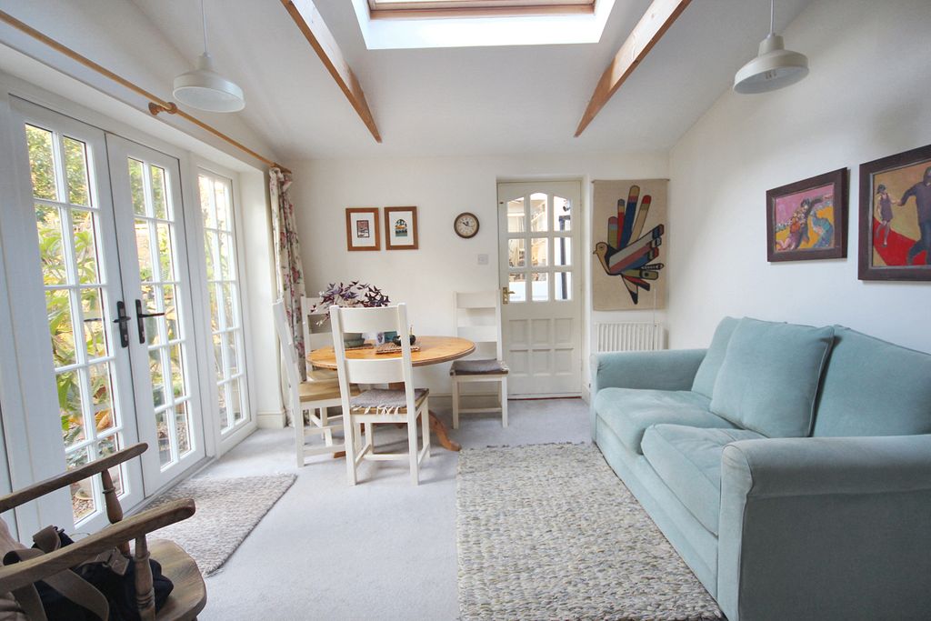 Property photo 2 of 18 Garden Room