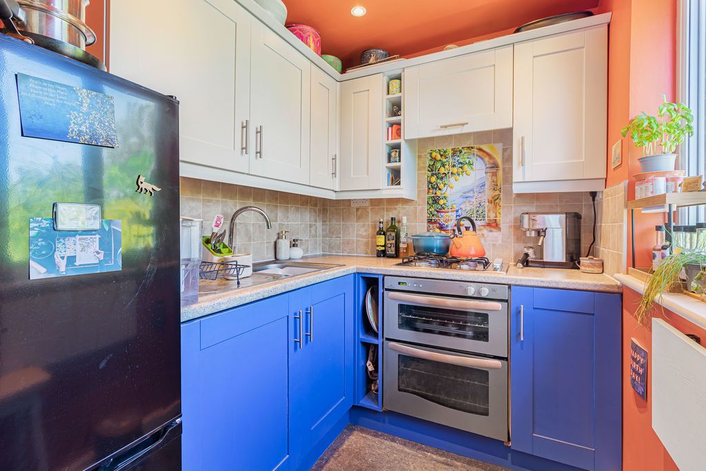 Additional image 5 of 2 bed flat for saleBurr Close, Bexleyheath DA7