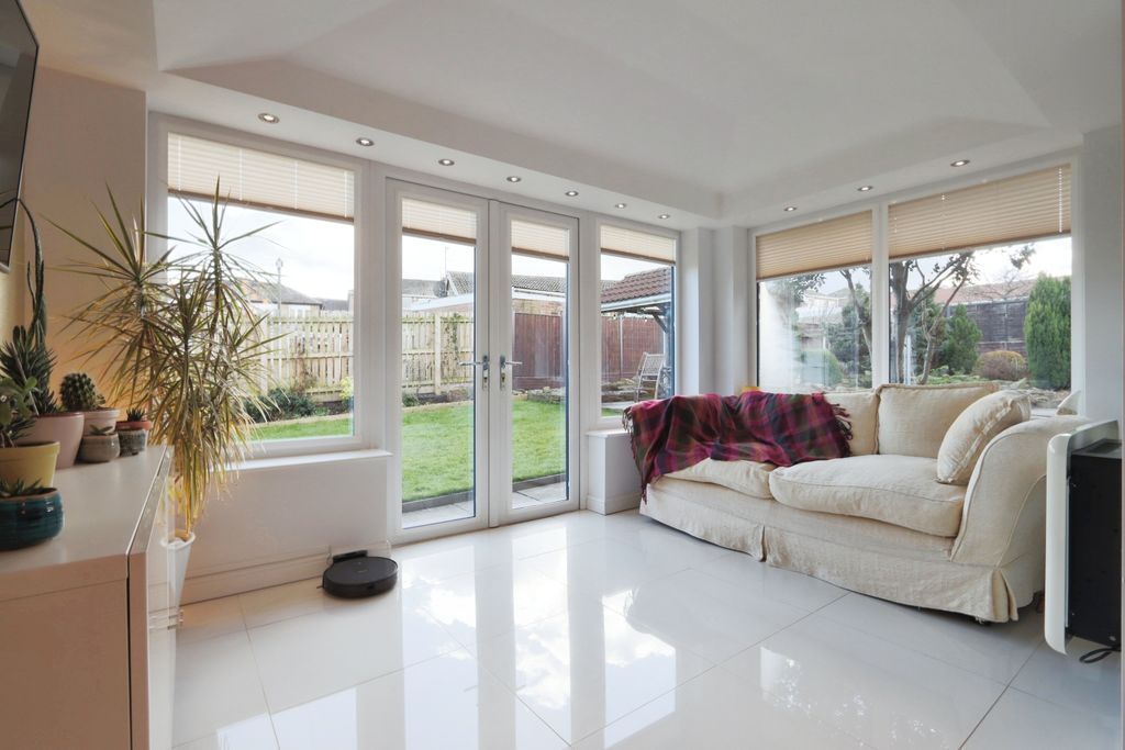 Property photo 3 of 25 Orangery