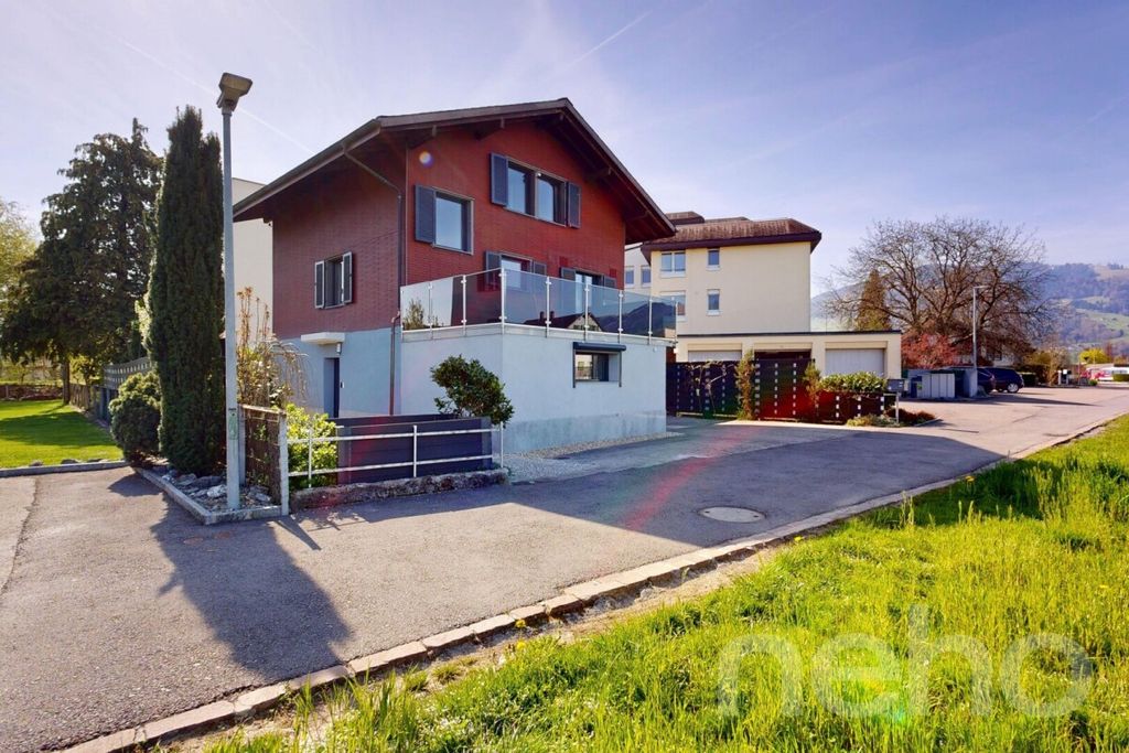Property photo 2 of 12