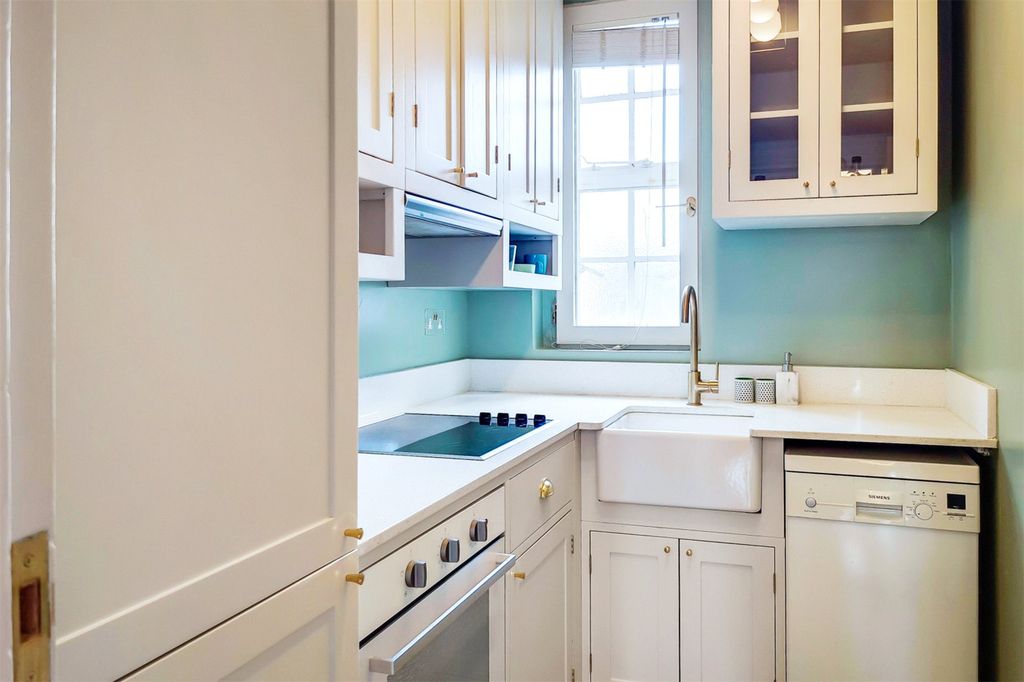 Property photo 2 of 10 Kitchen