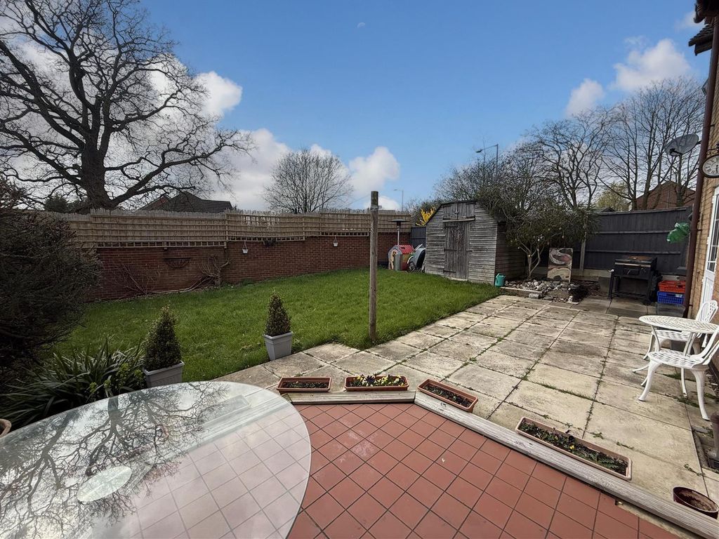 Property photo 2 of 11 Garden_(2).Jpg