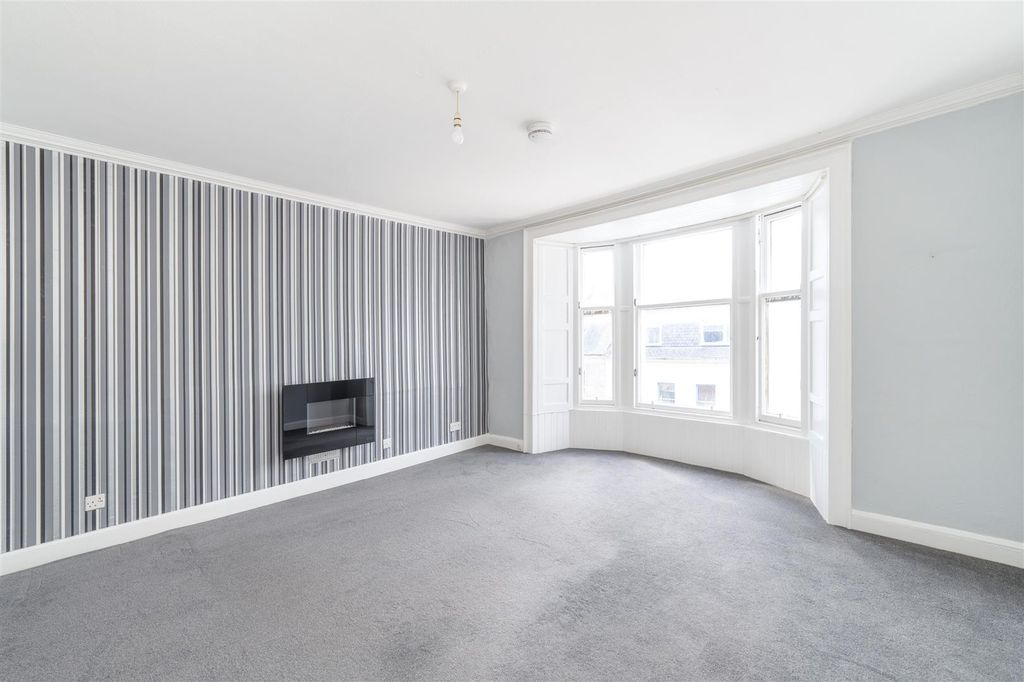Property photo 3 of 10 18-2_High_Street-3.Jpg
