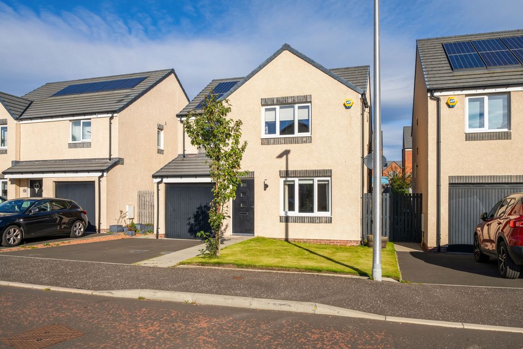 Property photo 1 of 28 Photo 4