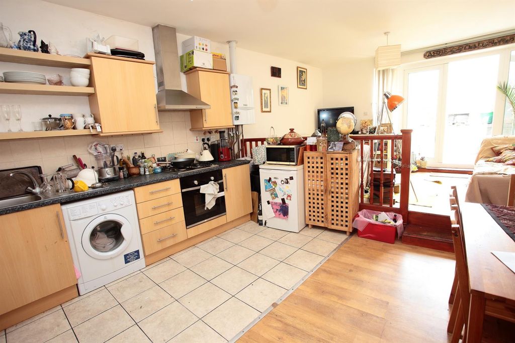 Property photo 2 of 6 Kitchen