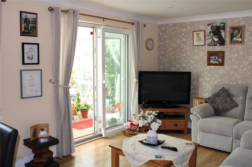 Property photo 2 of 20 Sitting Room