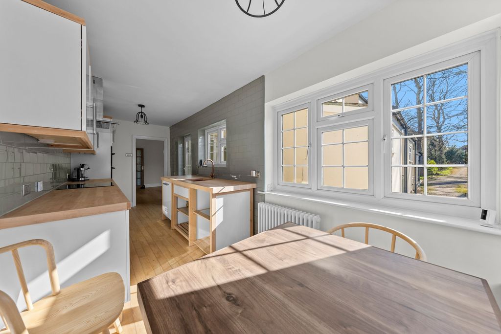 Property photo 3 of 31