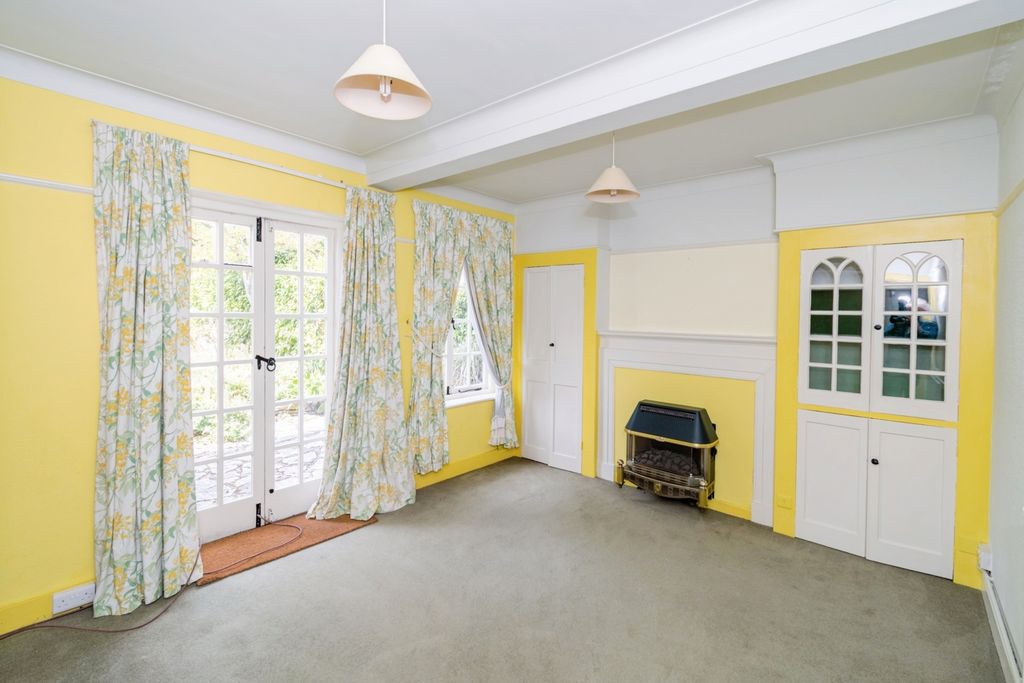 Property photo 3 of 16 Photo