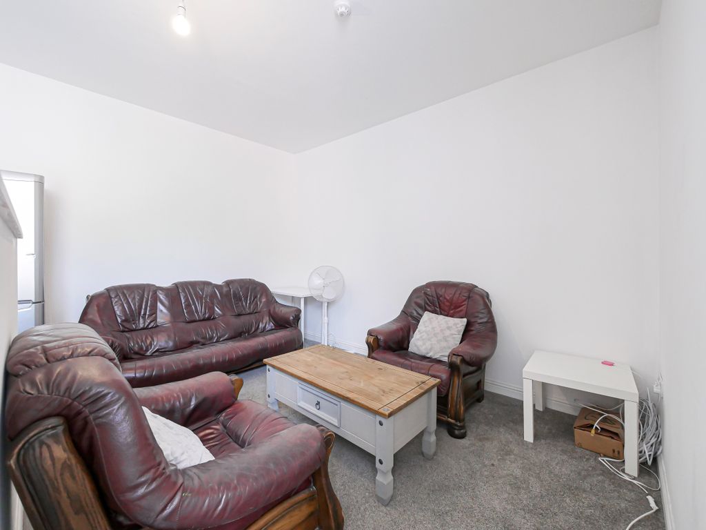 Property photo 3 of 17 Lounge-2