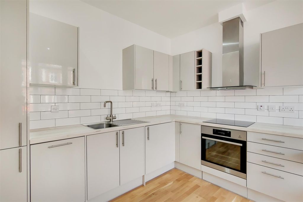 Property photo 1 of 10 2_Kitchen-Reception-0.Jpg