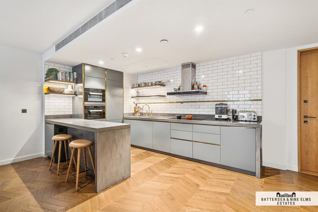 Property photo 3 of 27