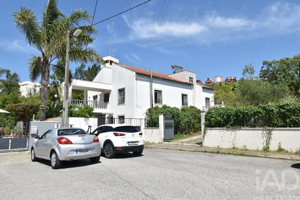 Property photo 2 of 40