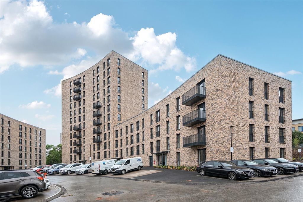 Property photo 2 of 12 1300995-14-68415F540A89F.Jpg