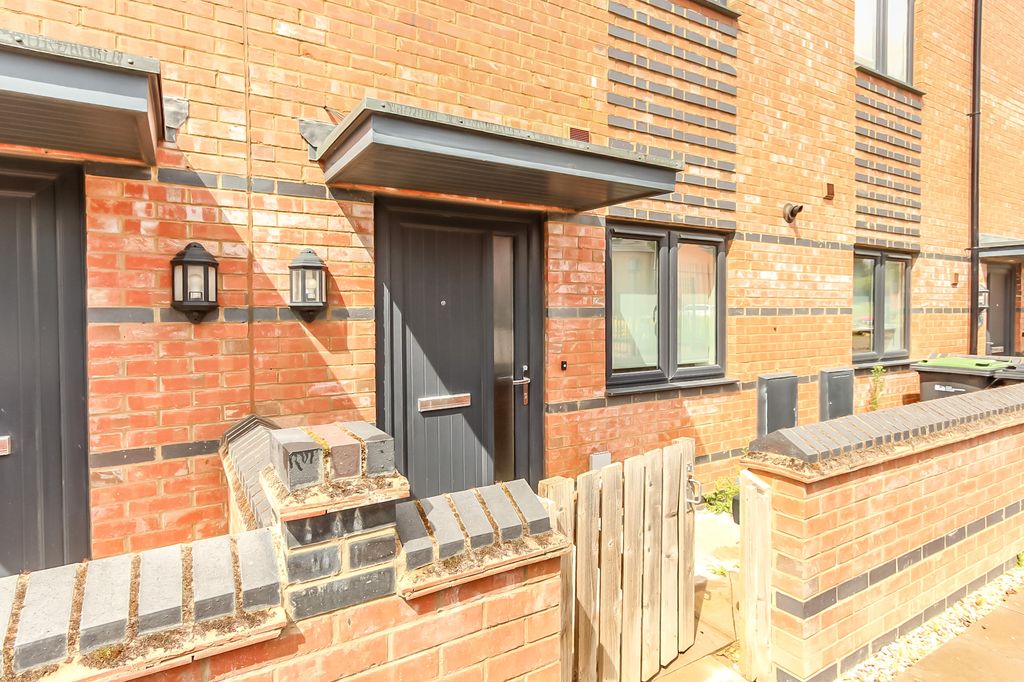 Property photo 1 of 8 Front