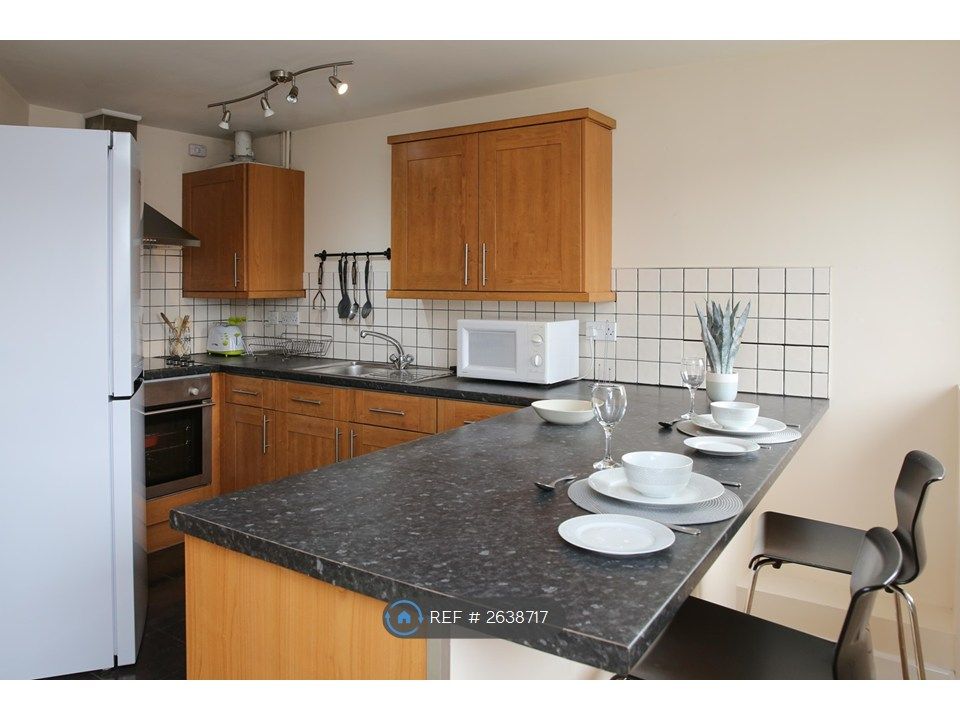 Property photo 3 of 10 Kitchen