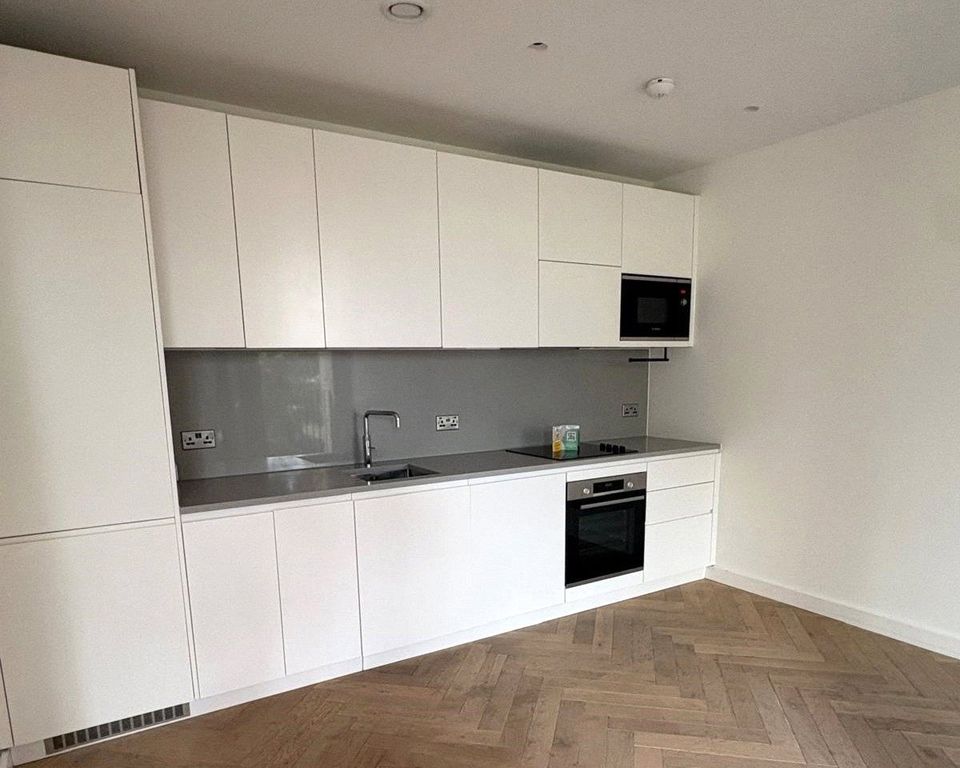 Property photo 2 of 7 Kitchen
