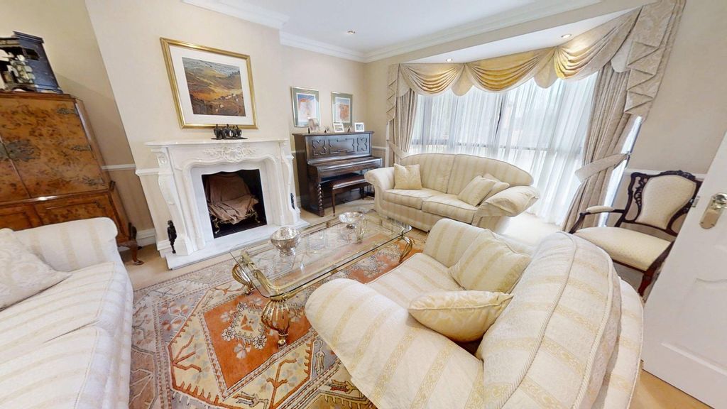 Property photo 2 of 31 Reception