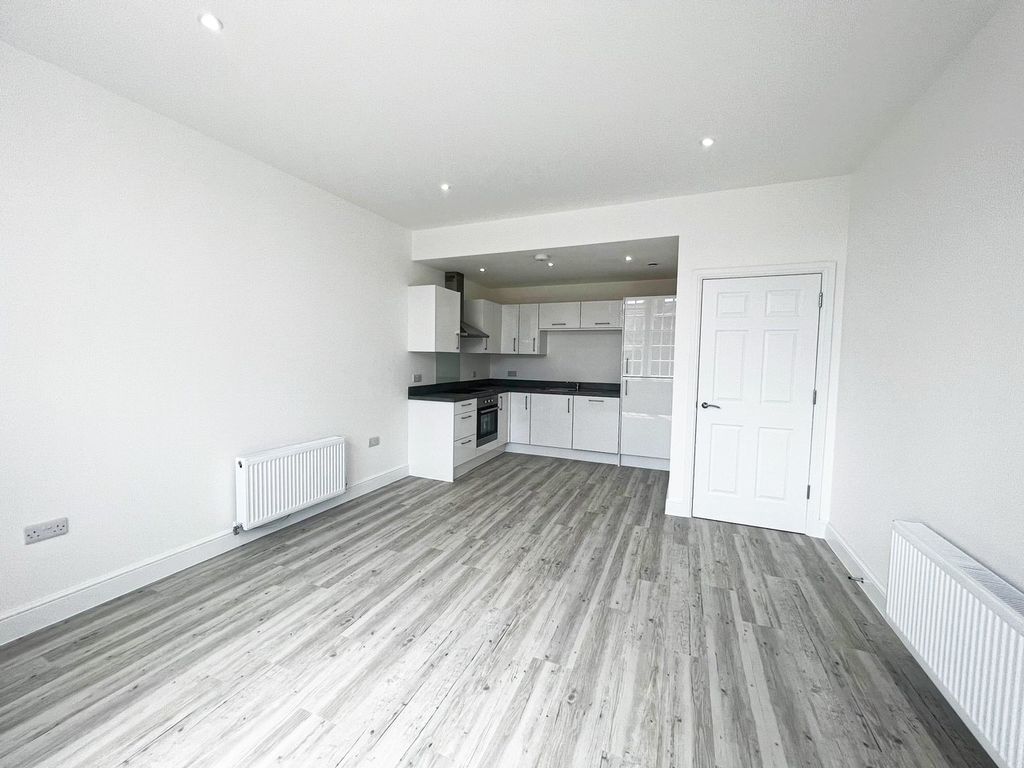 Property photo 3 of 9 Kitchen