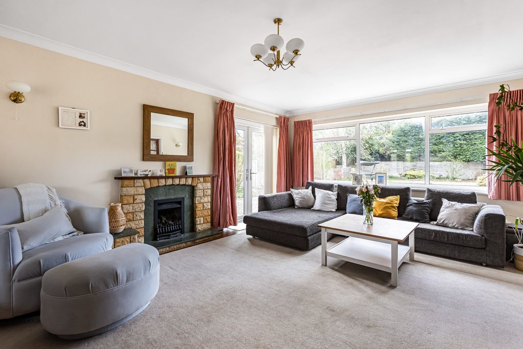 Property photo 2 of 21 Lounge