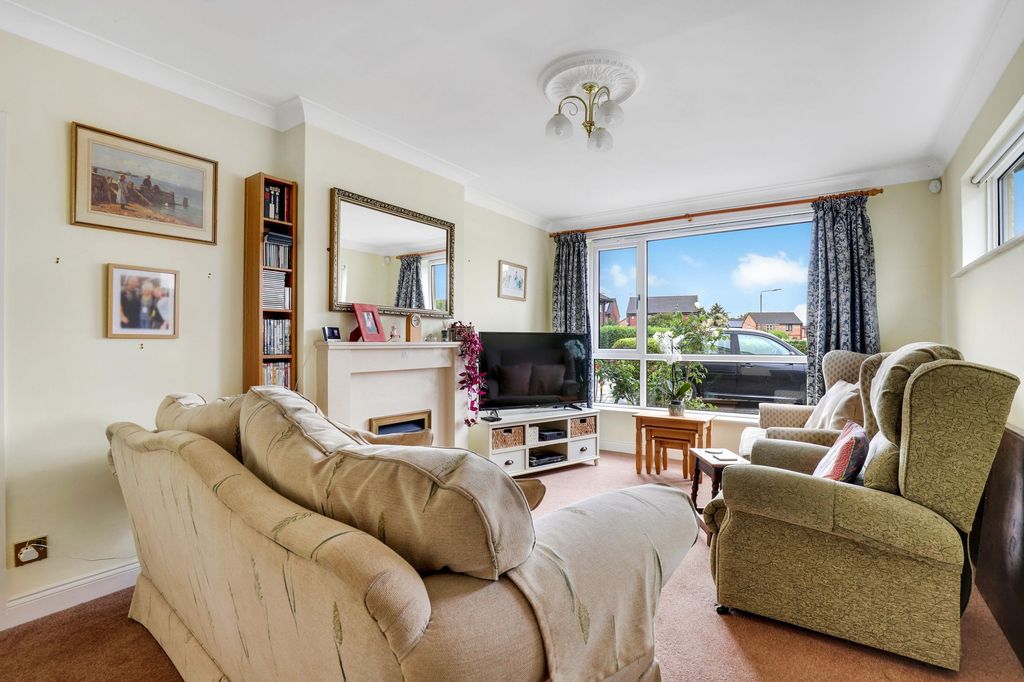 Property photo 2 of 17