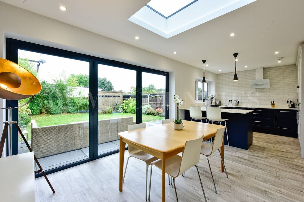 Property photo 3 of 32