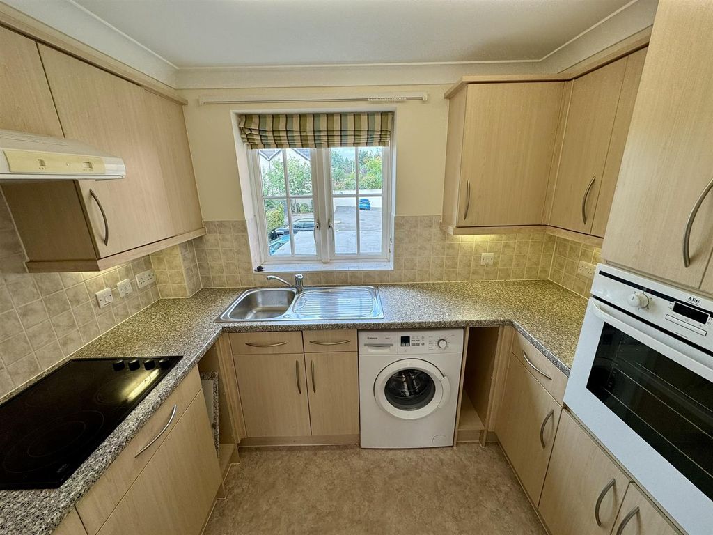 Property photo 2 of 16 Kitchen
