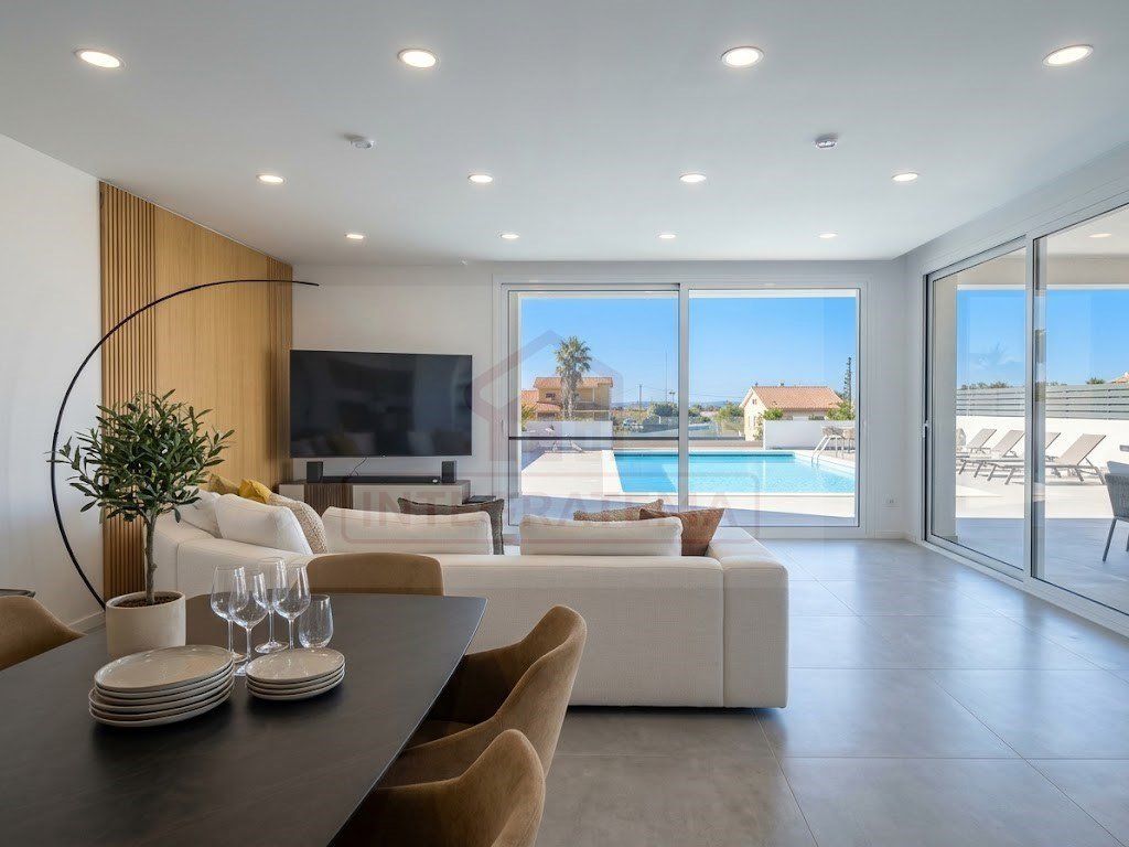 Property photo 1 of 37 Exclusive House With Panoramic Views Over São Martinho Do Porto Bay