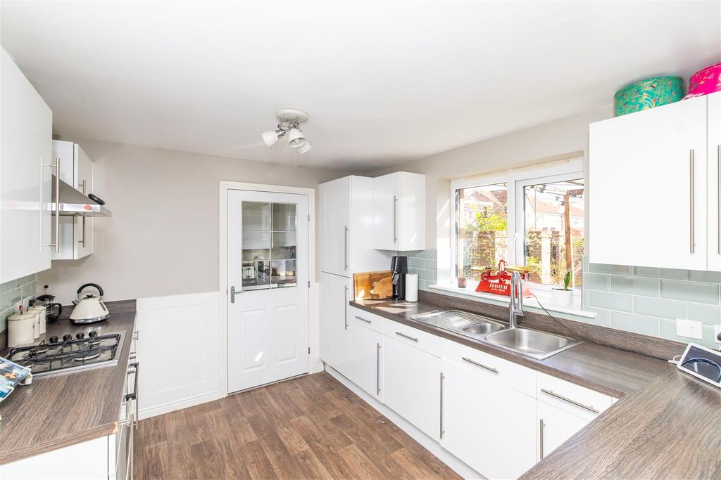 Property photo 2 of 21 Kitchen