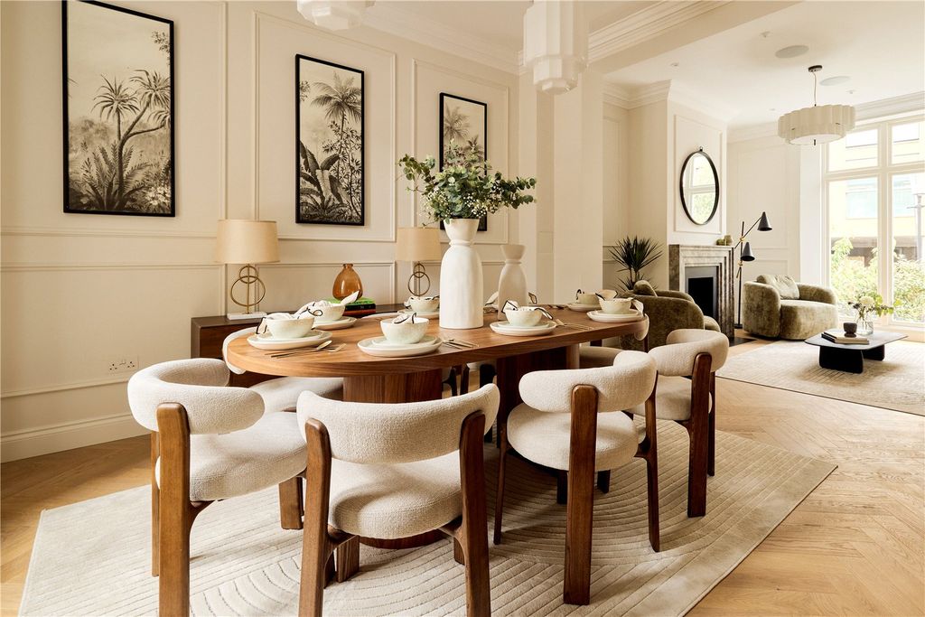 Property photo 3 of 21 Formal Dining