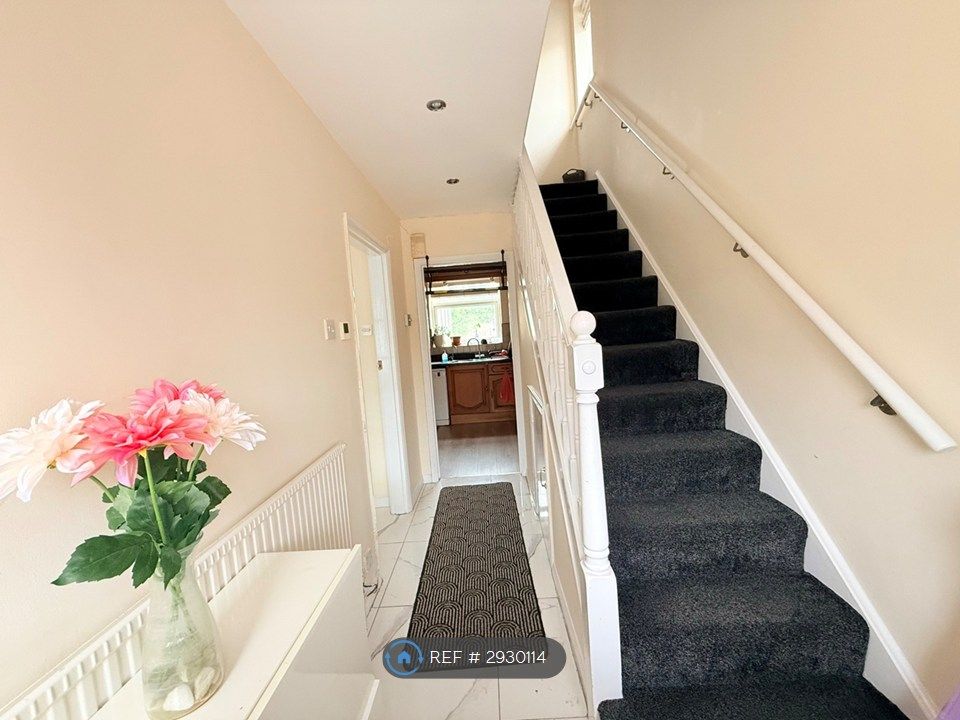 Property photo 2 of 19 Entrance