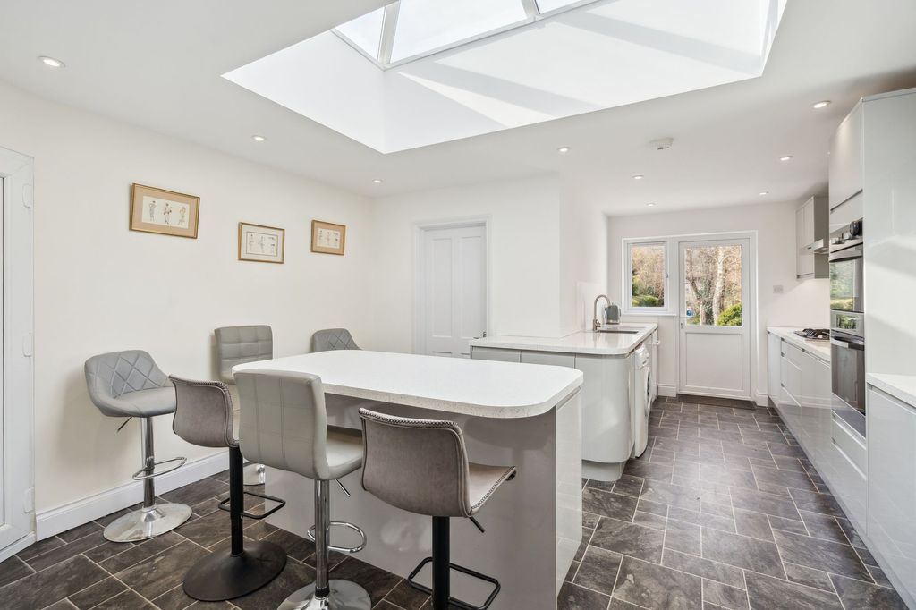 Property photo 2 of 31