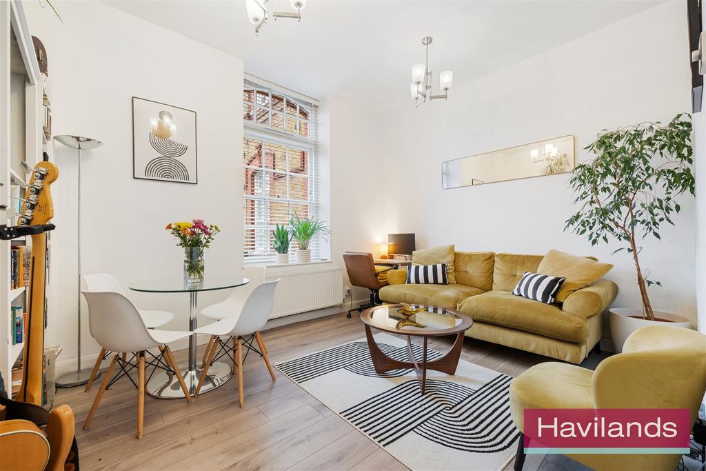 Property photo 2 of 11 Banting Drive-1.Jpg