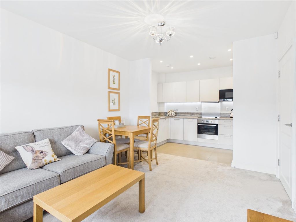 Property photo 3 of 16 Cam02935G0-Pr0118-Still007.Jpg