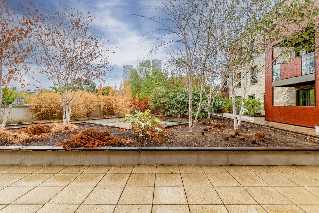 Property photo 2 of 21