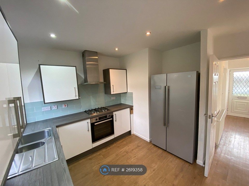 Property photo 3 of 23 Kitchen