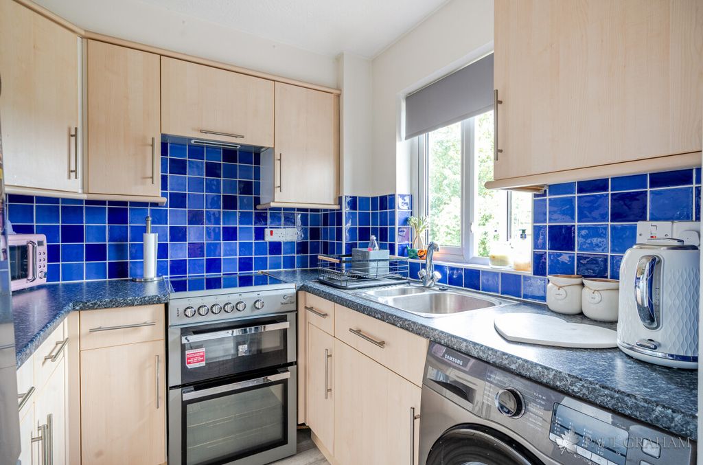 Property photo 3 of 15 Ae5B7768-9042-4d40-B293-42984B246d9d