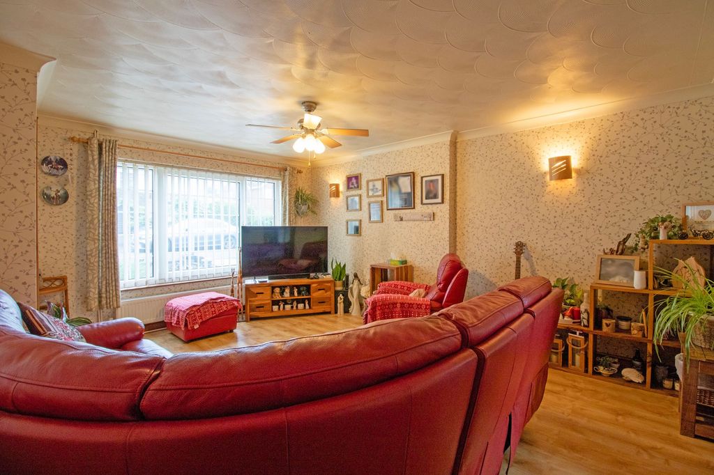 Property photo 2 of 22