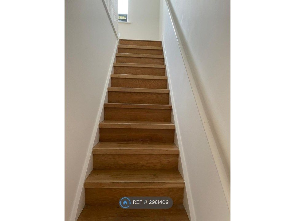 Property photo 3 of 10 Stairs