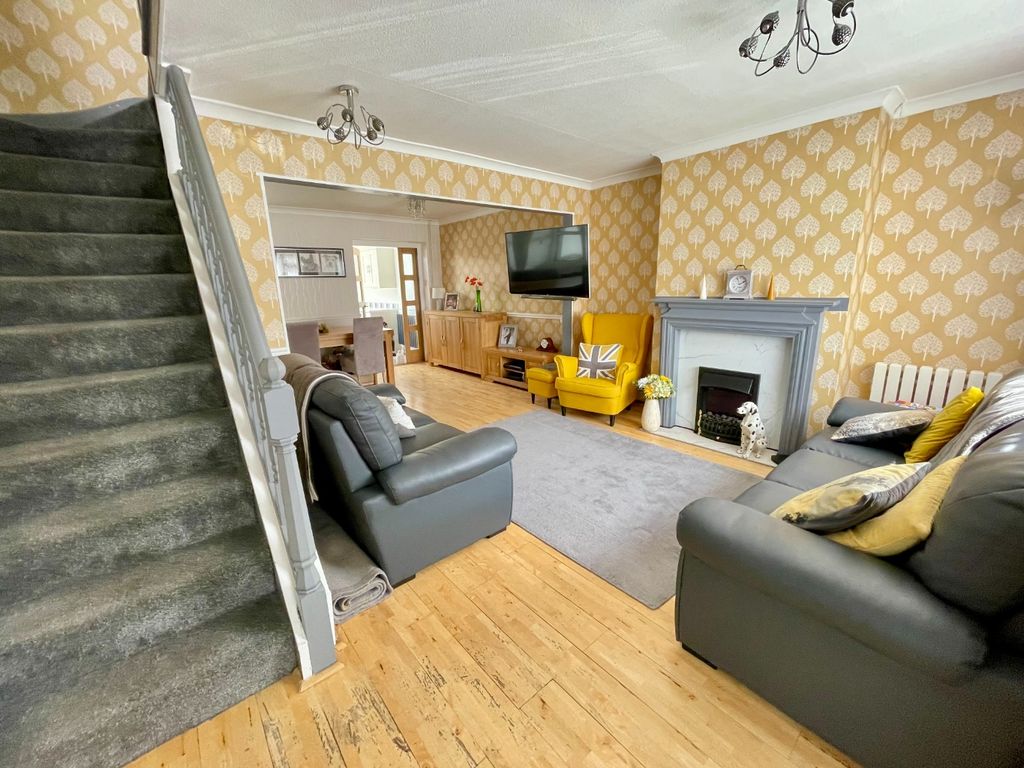 Property photo 2 of 12 4223101