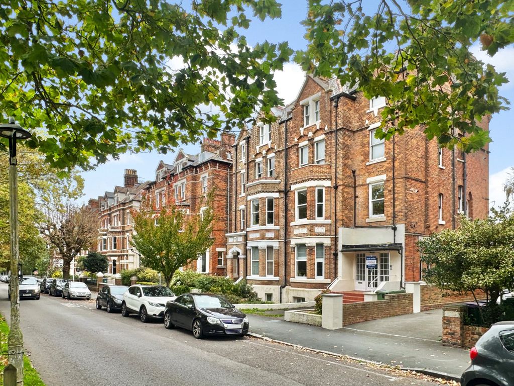 Property photo 1 of 9 Castle Hill Avenue