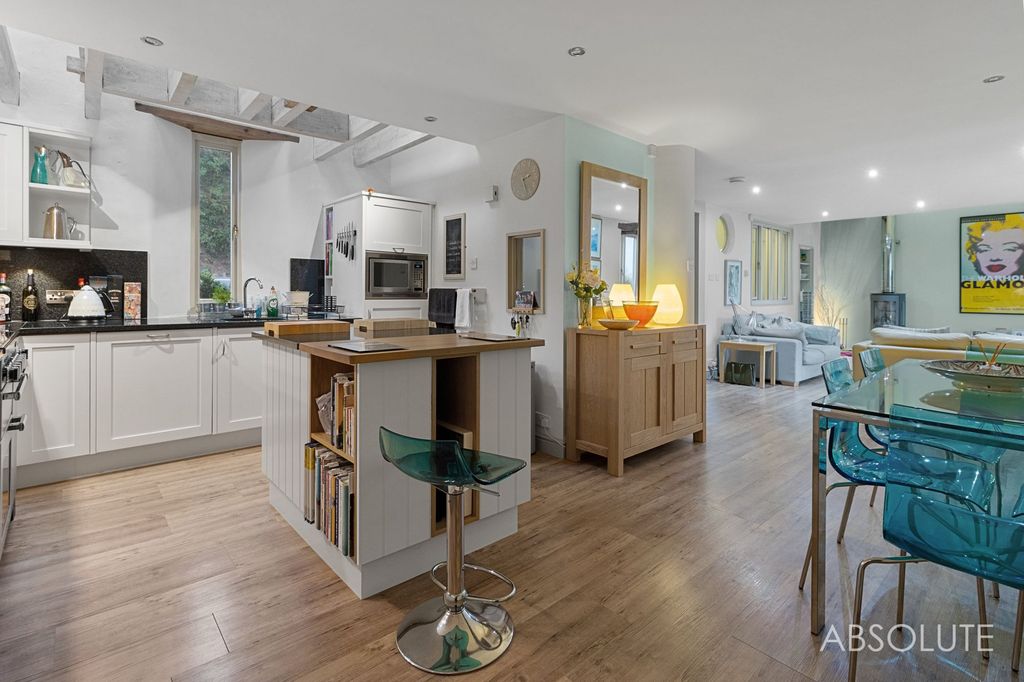 Property photo 3 of 38