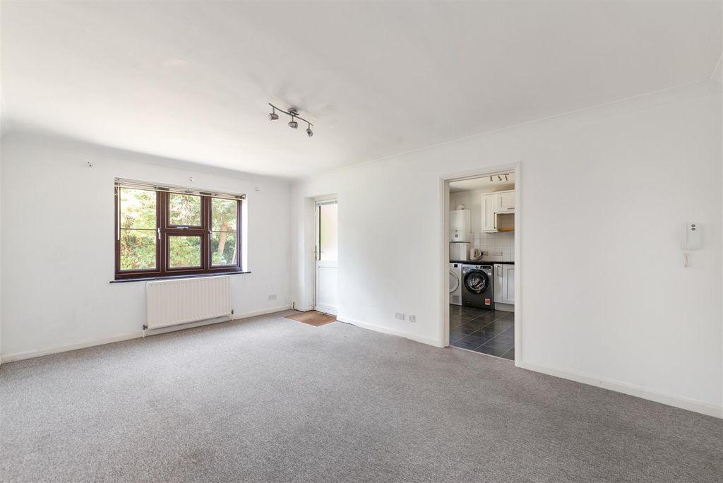 Property photo 3 of 12 Ashdown House