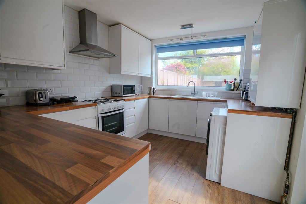 Property photo 3 of 12 Kitchen.Jpg