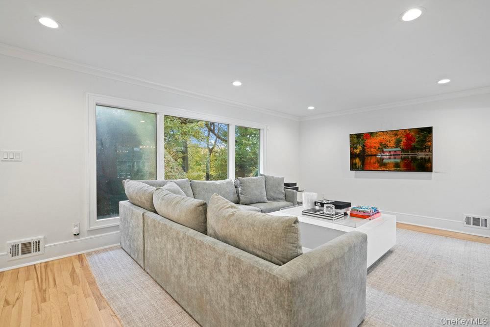 Property photo 2 of 29