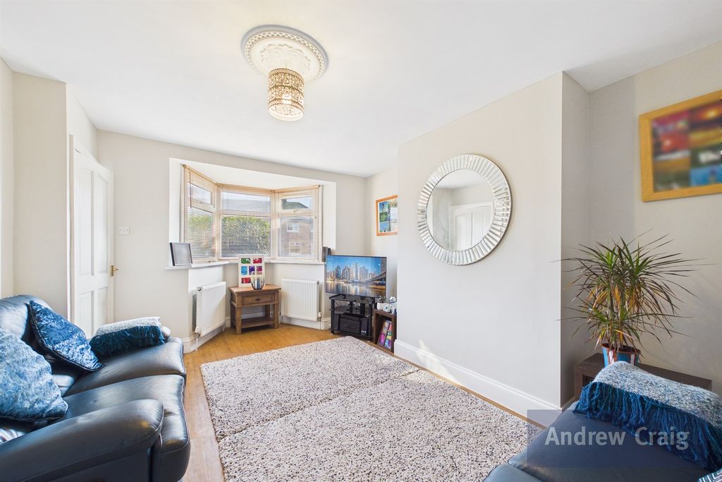 Property photo 2 of 9 Lounge