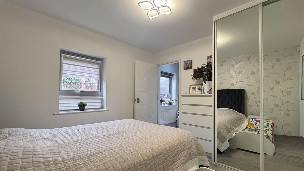 Property photo 3 of 11 Two Bedroom For Sale By Barrain London