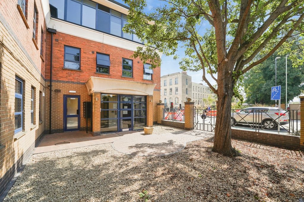 Property photo 1 of 11 Pbox-Img.Jpg
