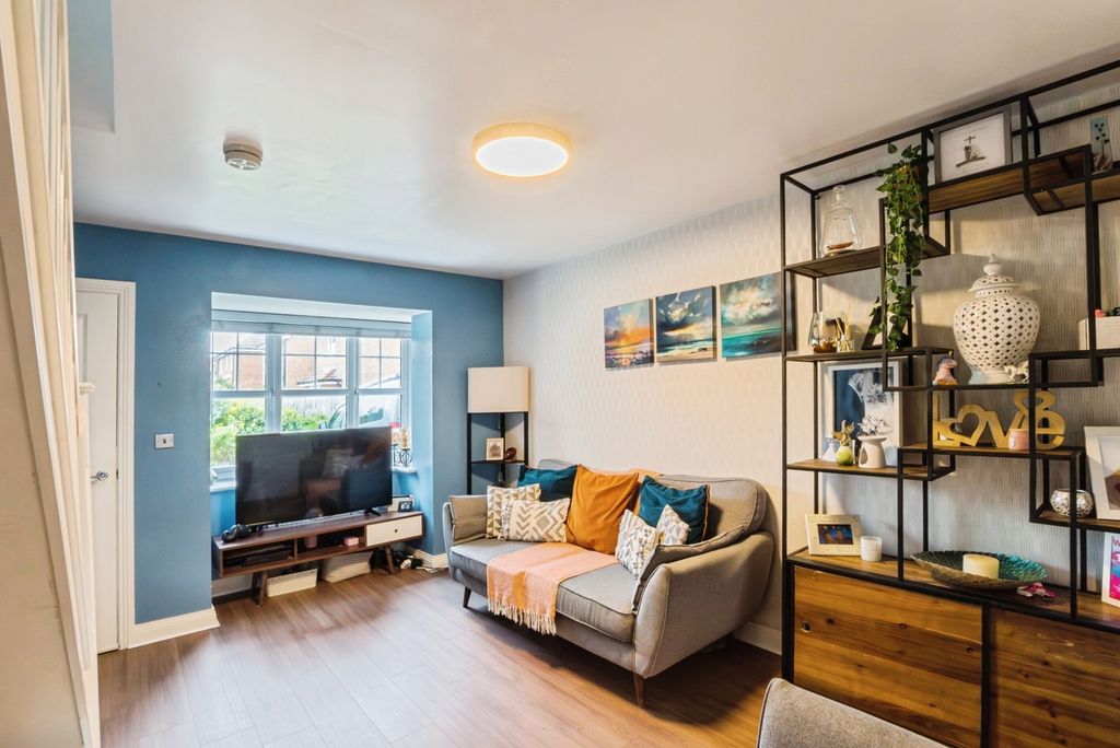 Property photo 2 of 10 Pbox-Img.Jpg